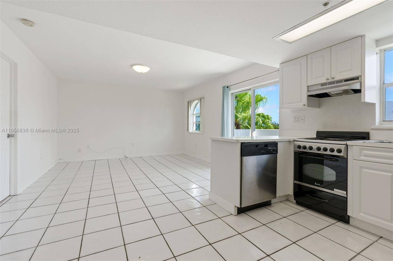 Miami, FL 33133,3052 SW 27th Ave #501