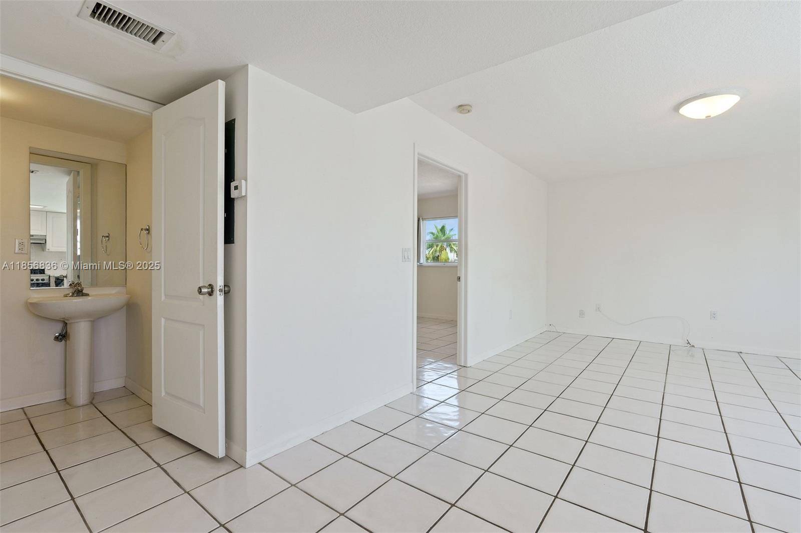 Miami, FL 33133,3052 SW 27th Ave #501