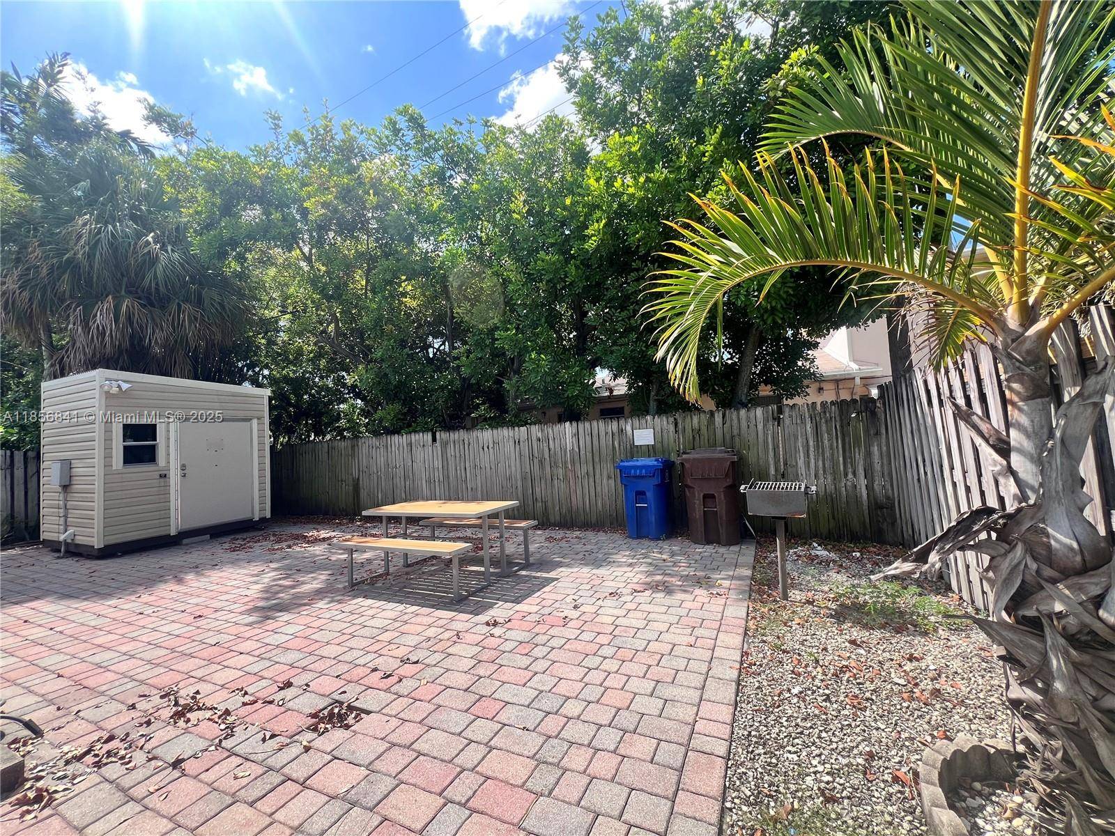 Fort Lauderdale, FL 33316,716 SE 14th Ct #1-4