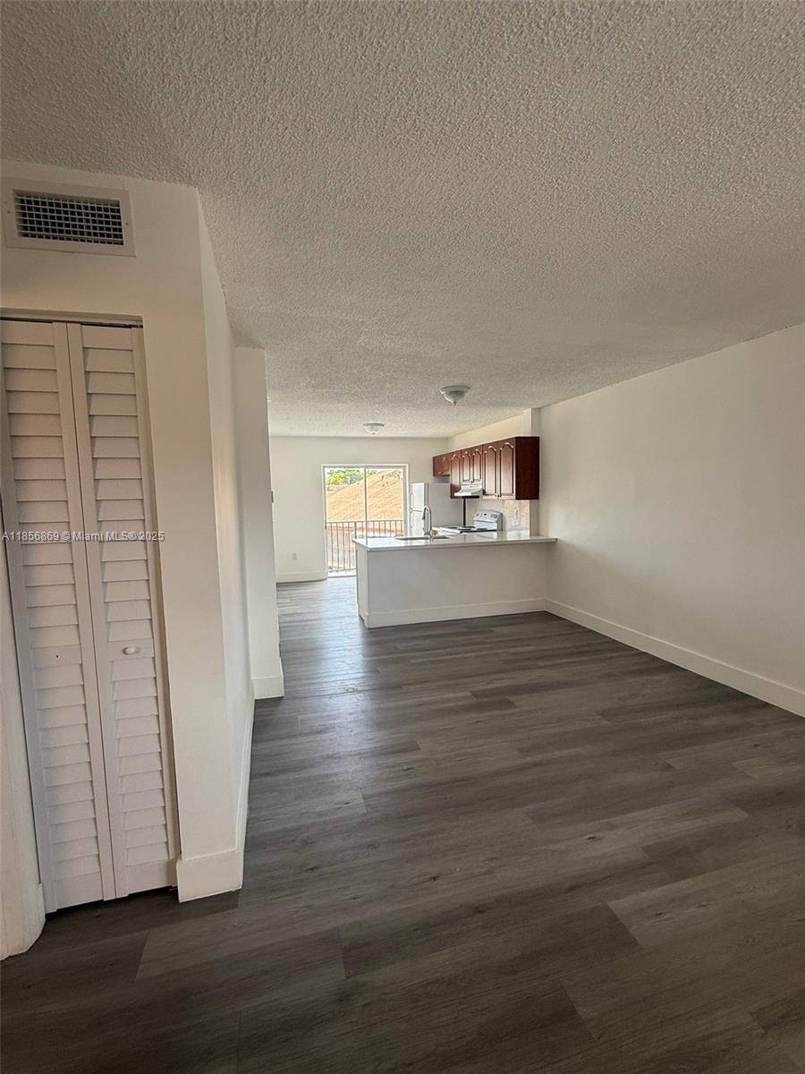Hialeah, FL 33016,5435 W 24th Ave #63