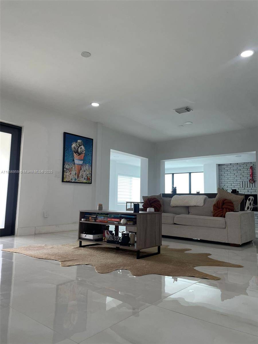 North Miami Beach, FL 33179,18441 NE 21st Ave