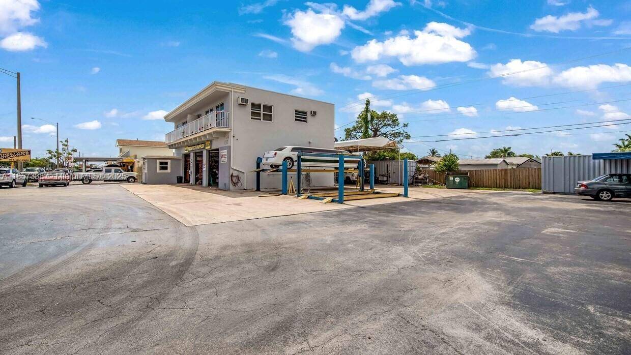 Oakland Park, FL 33334,250 NE 44th St