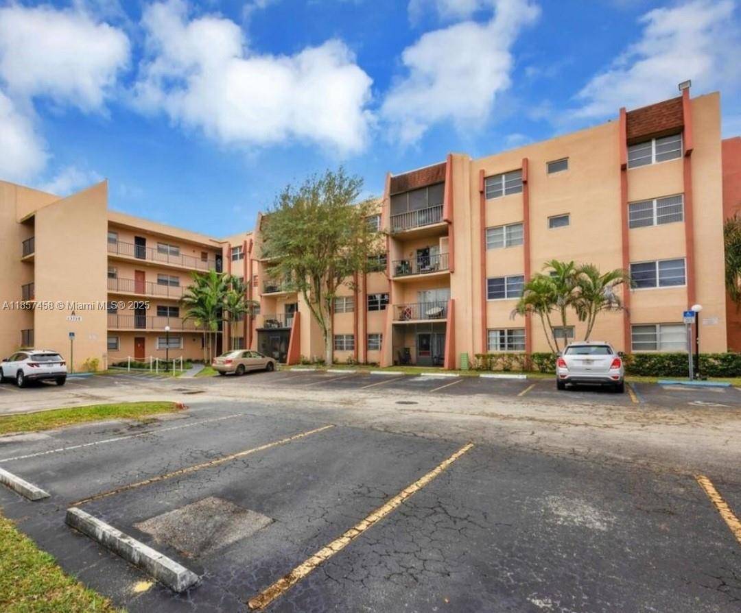 Miami, FL 33183,13715 Kendale Lakes Cir #PH-A1