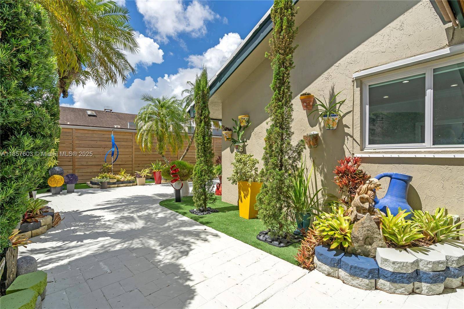 Miami, FL 33174,8928 SW 6th St