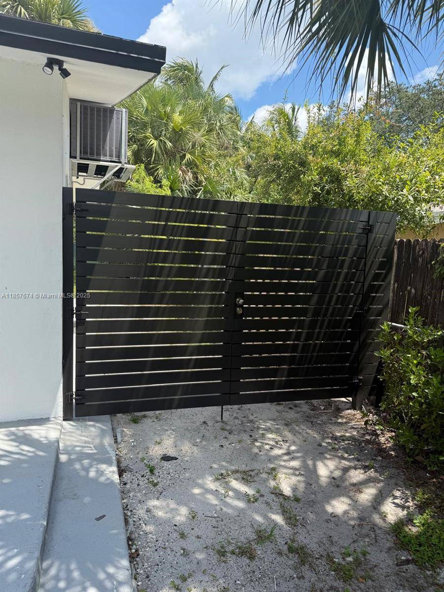 Fort Lauderdale, FL 33312,2927 SW 19th St #1-2