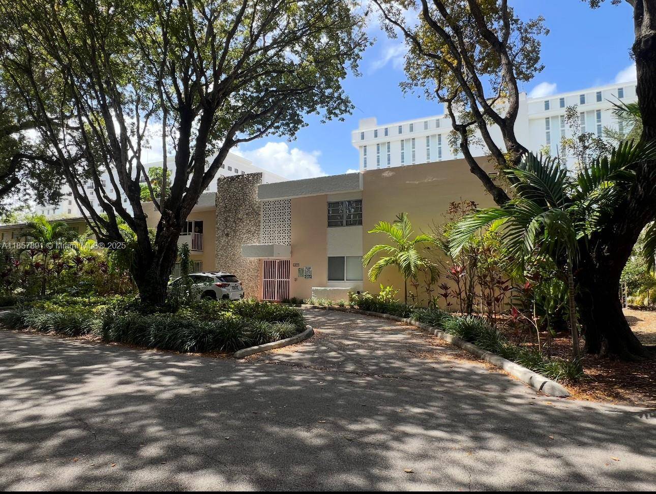 Coral Gables, FL 33146,1235 Mariposa Ave #1