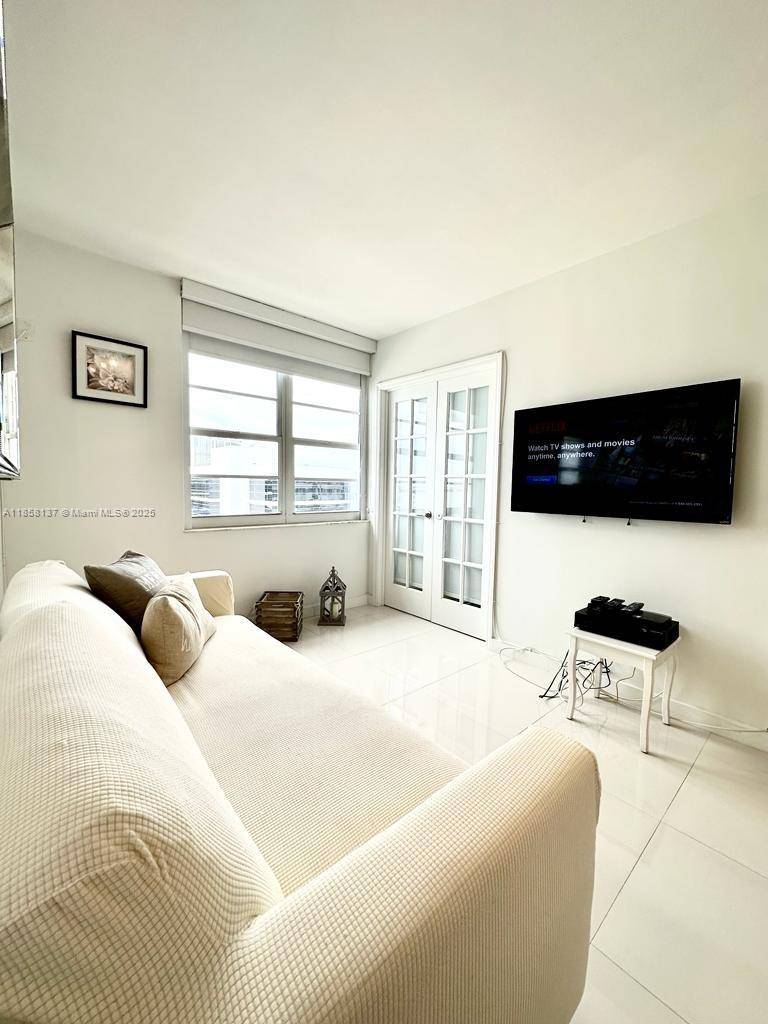 Miami Beach, FL 33139,100 Lincoln Rd #1406