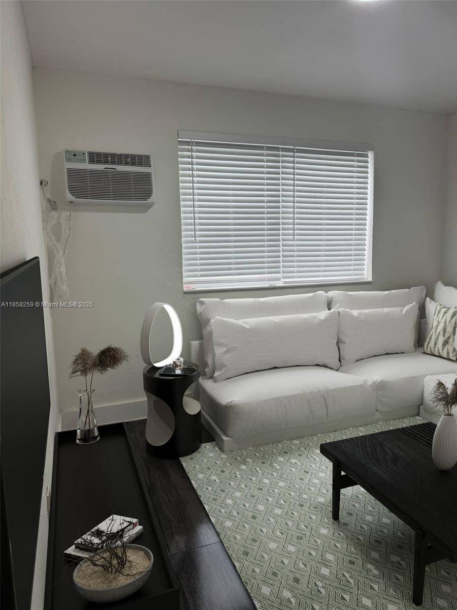 Miami, FL 33136,212 NW 15th St #2