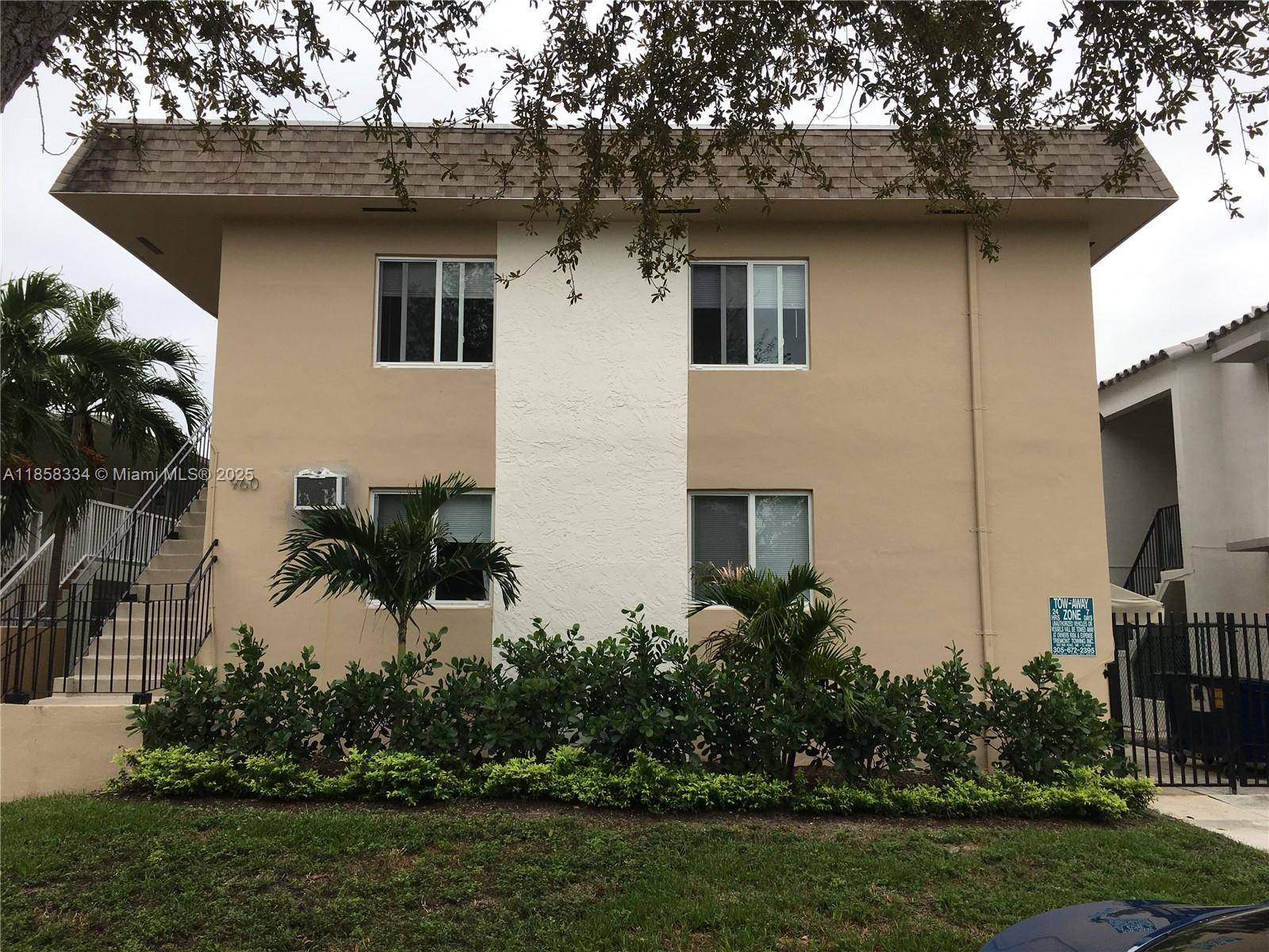 Miami Beach, FL 33141,960 Biarritz Dr #10