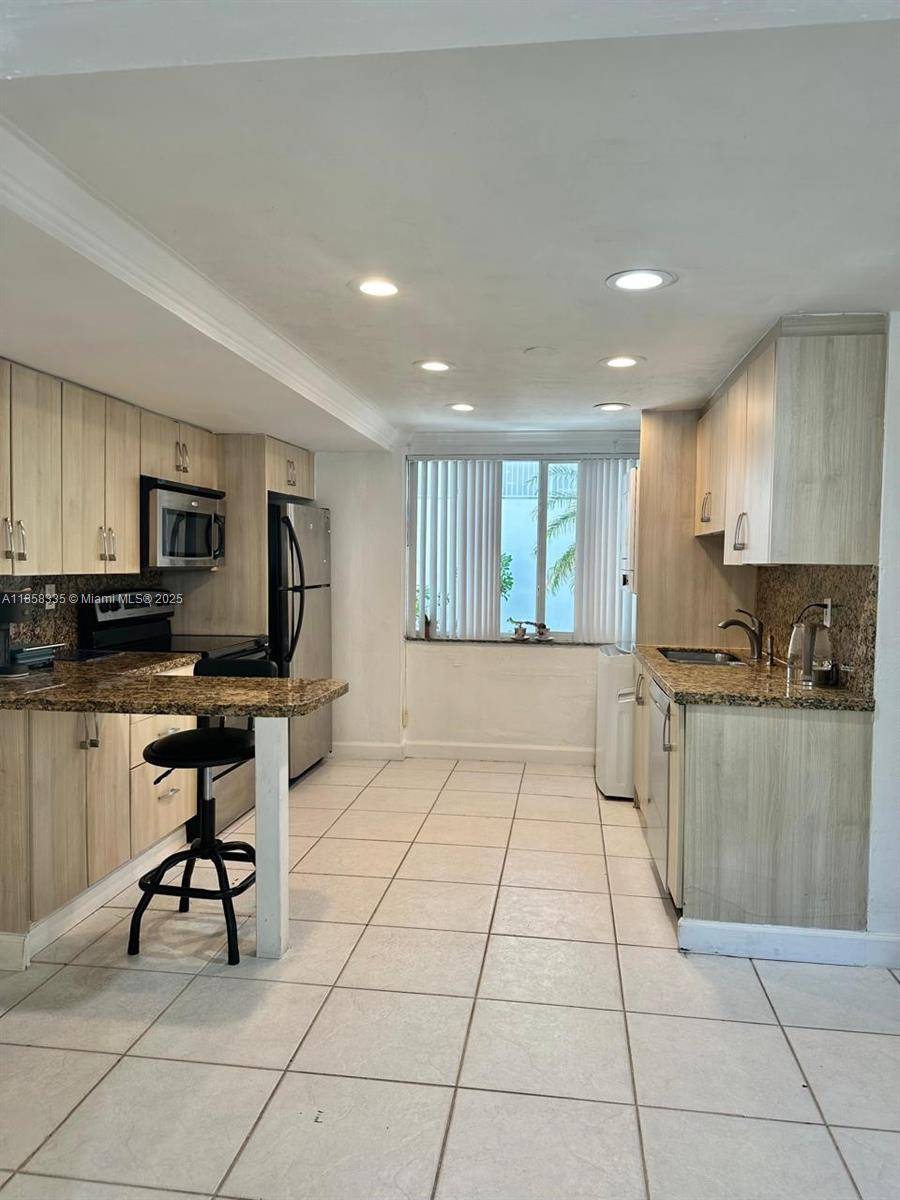 Bay Harbor Islands, FL 33154,10001 W Bay Harbor Dr #101