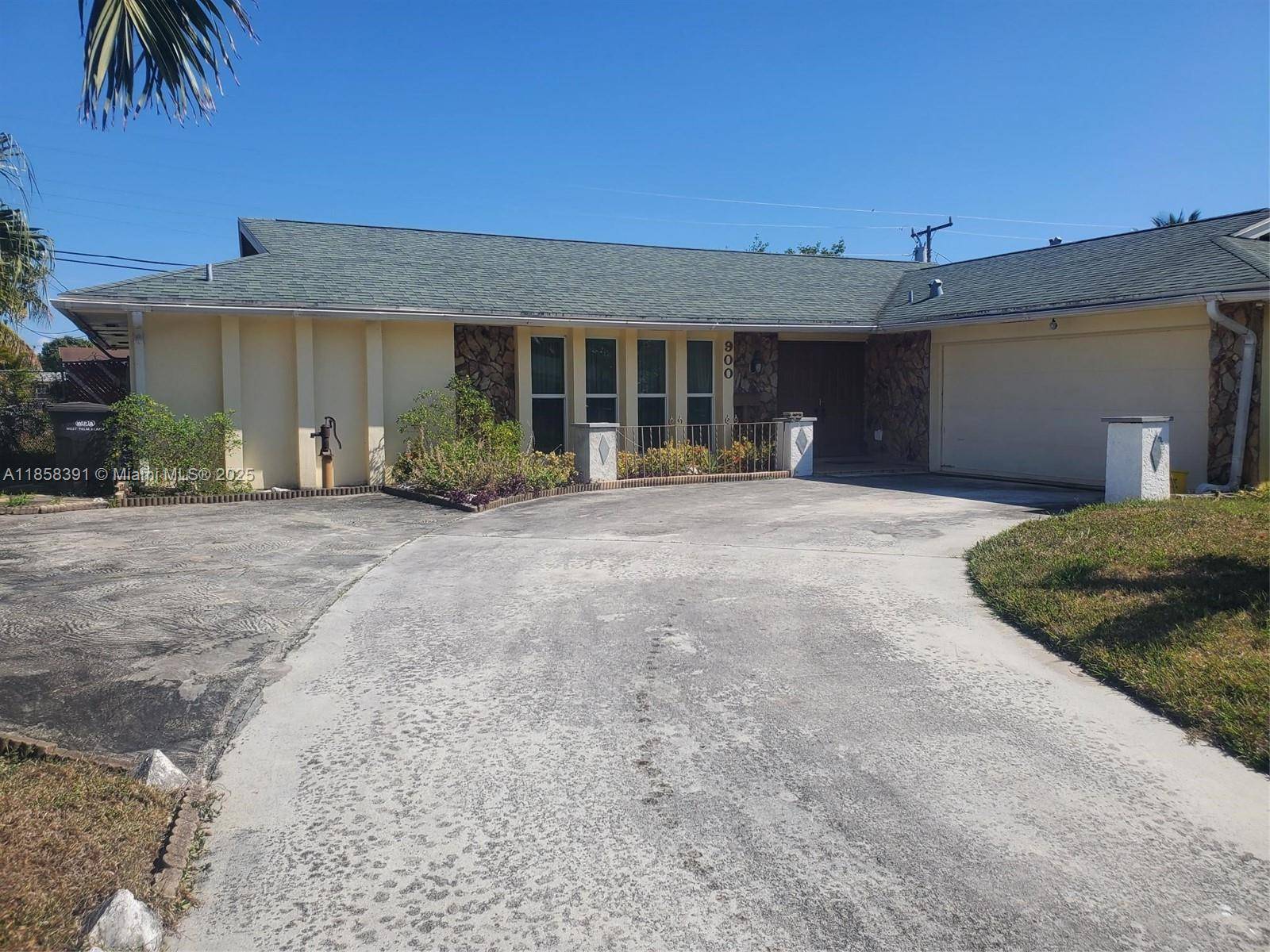 West Palm Beach, FL 33401,900 S Mangonia Cir