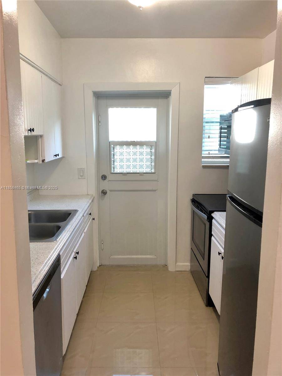 Miami Beach, FL 33141,8227 Crespi Blvd #3