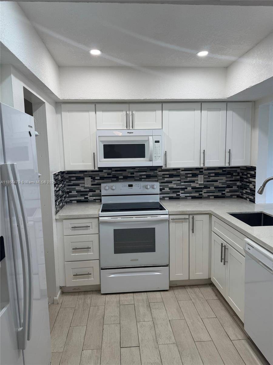 Plantation, FL 33313,7400 NW 16th St #7404