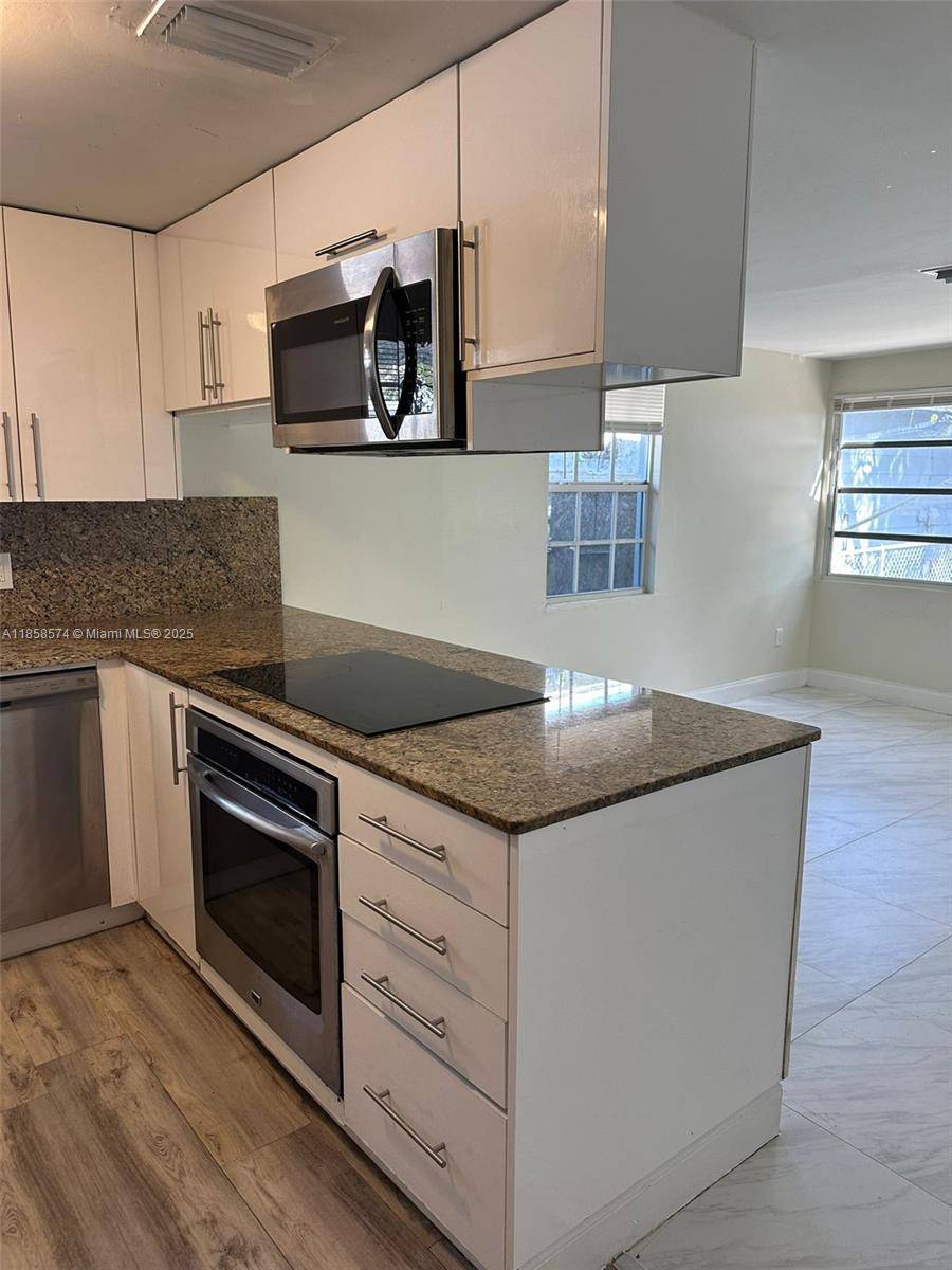 Hollywood, FL 33020,2135 Taylor St ##