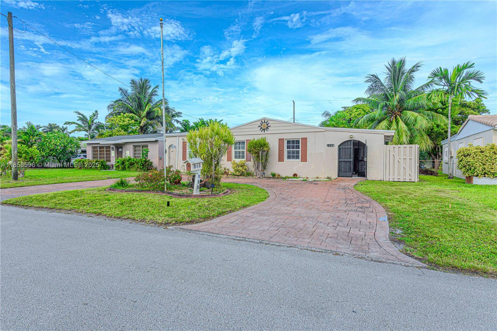 Hollywood, FL 33021,921 N 31st Ct