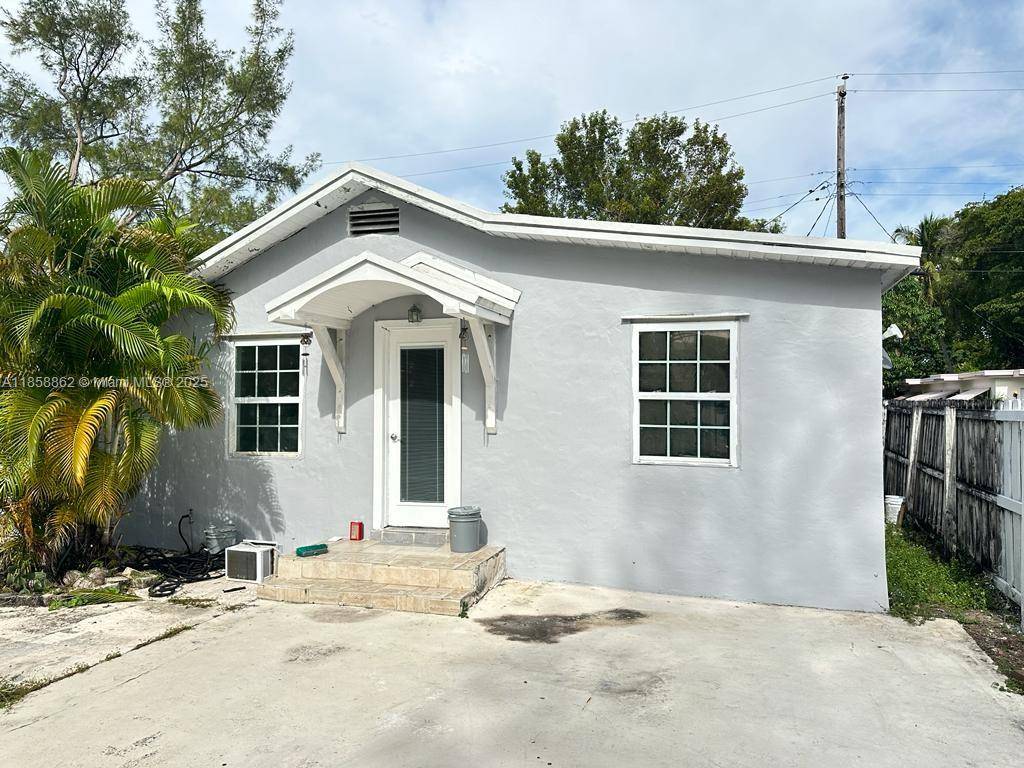 Hollywood, FL 33020,1721 Mckinley St