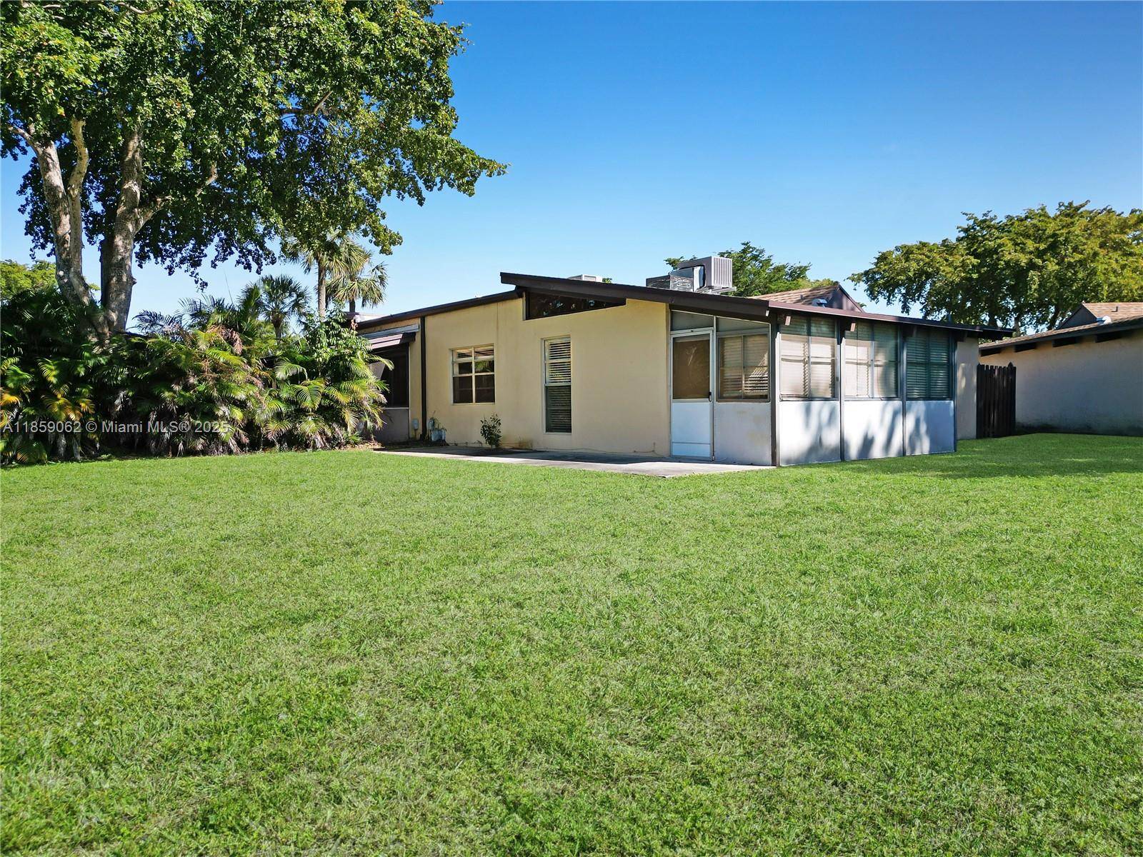 Hollywood, FL 33024,114 Essex Rd #1-36