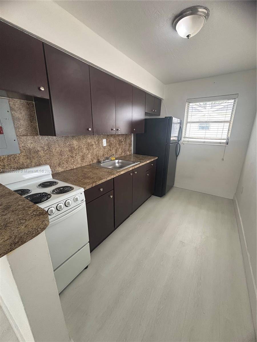 Hialeah, FL 33012,1400 W 29th St #1