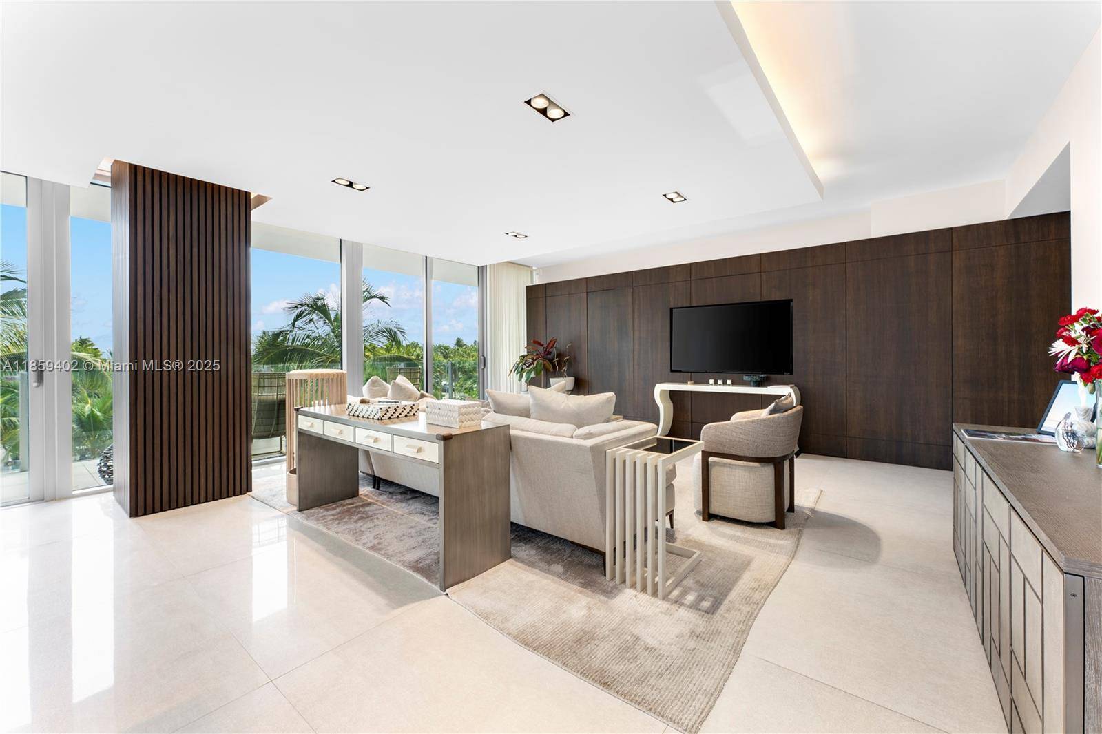 Miami Beach, FL 33139,1 Collins Ave #308