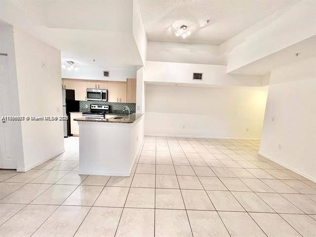 Miramar, FL 33025,2496 Centergate Dr #308