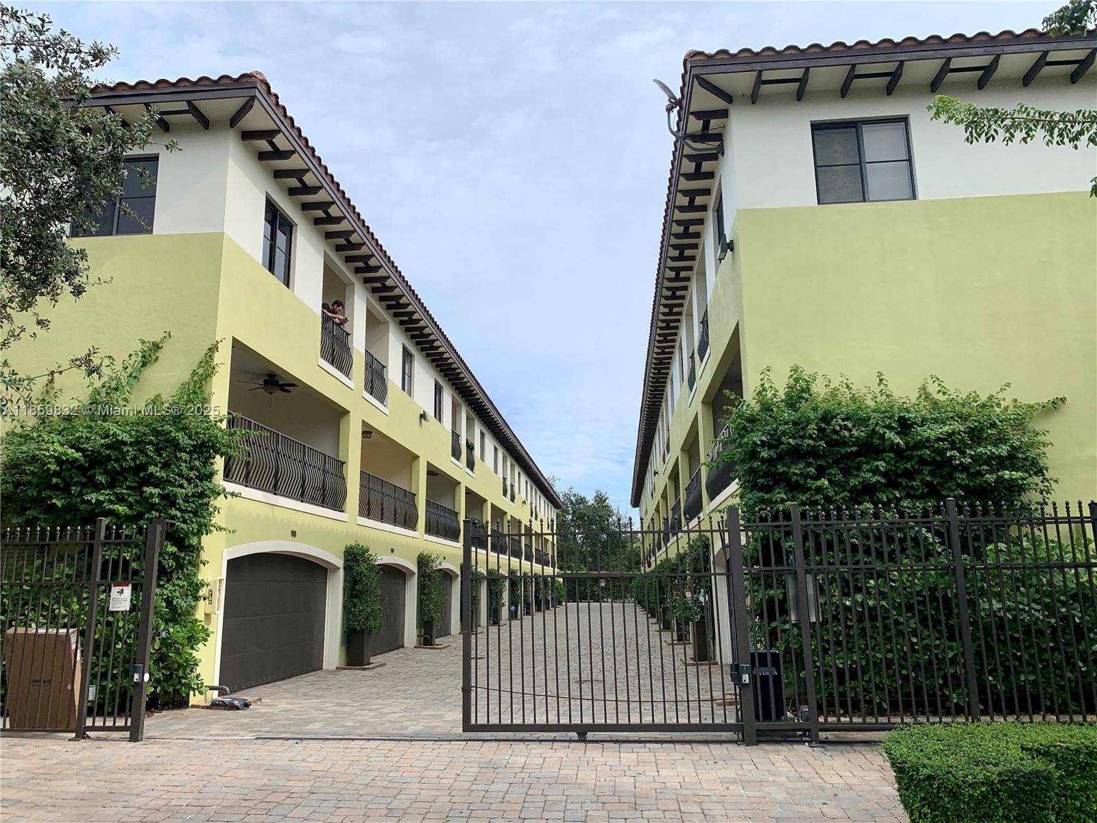 Miami, FL 33133,3204 Bird Ave #105