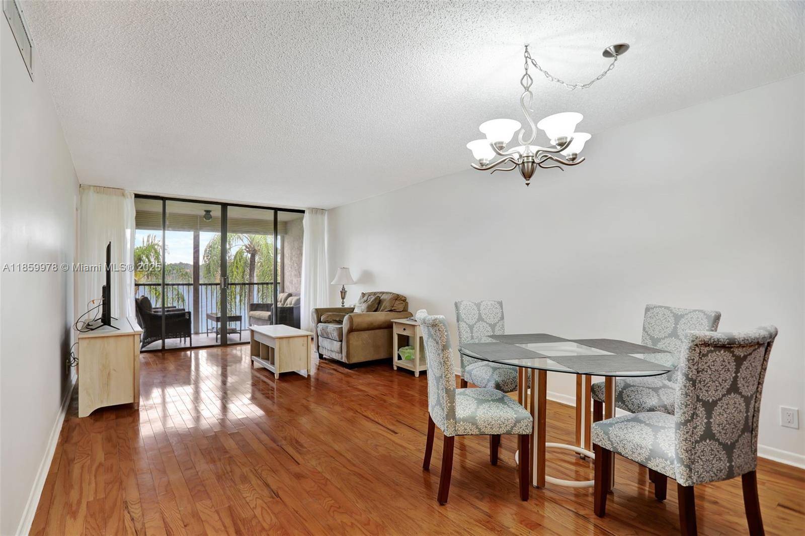 Margate, FL 33063,6219 Coral Lake Dr #207