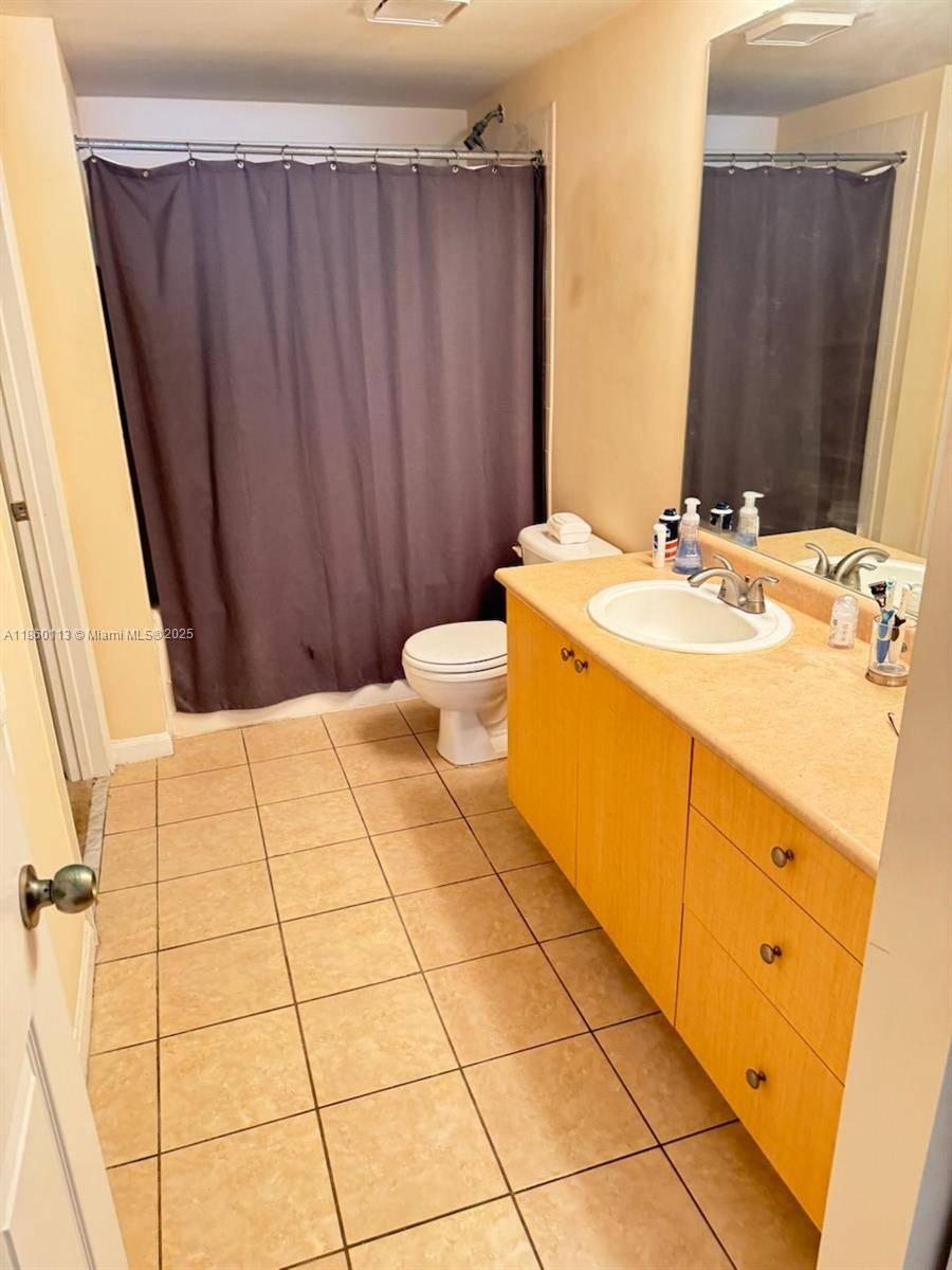 Hollywood, FL 33020,1900 Van Buren St #221B