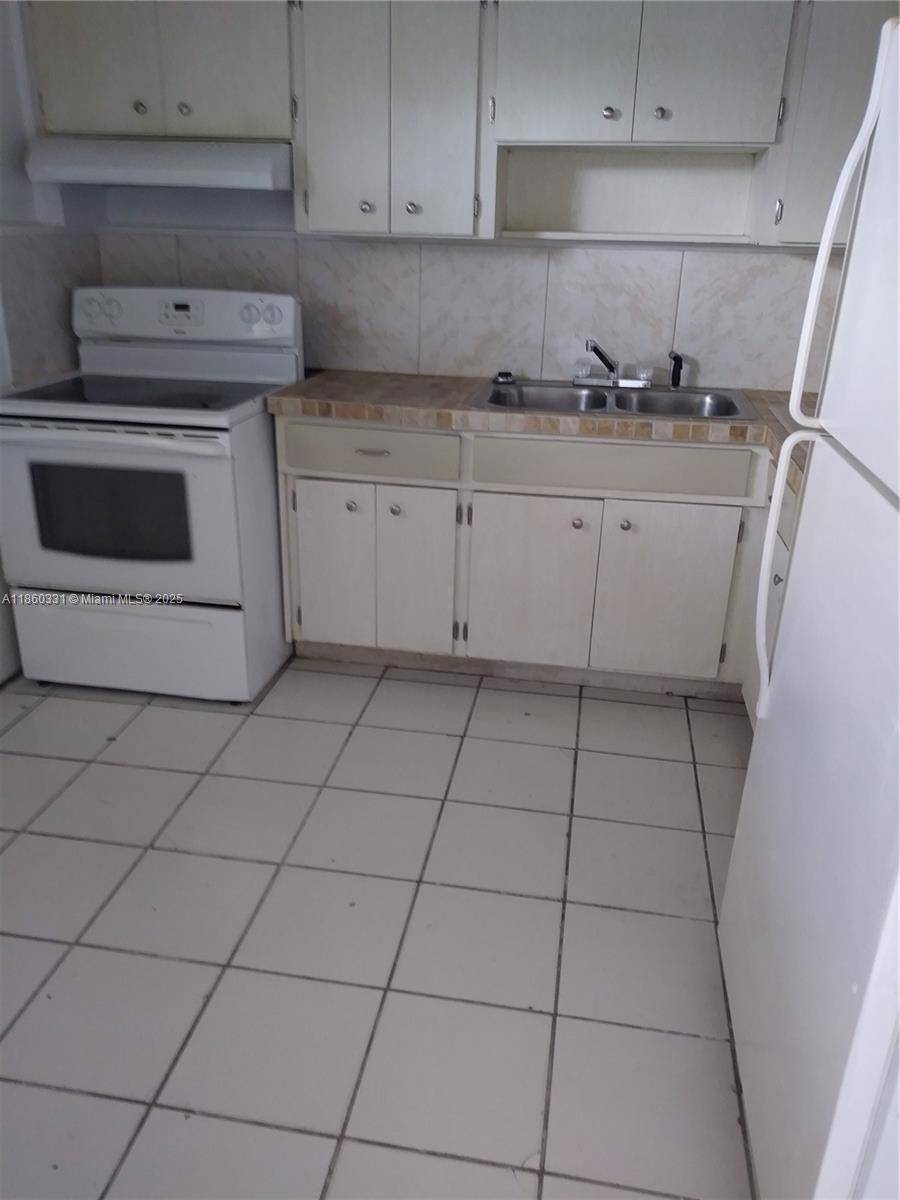 Cutler Bay, FL 33157,9760 SW 184th St #9A