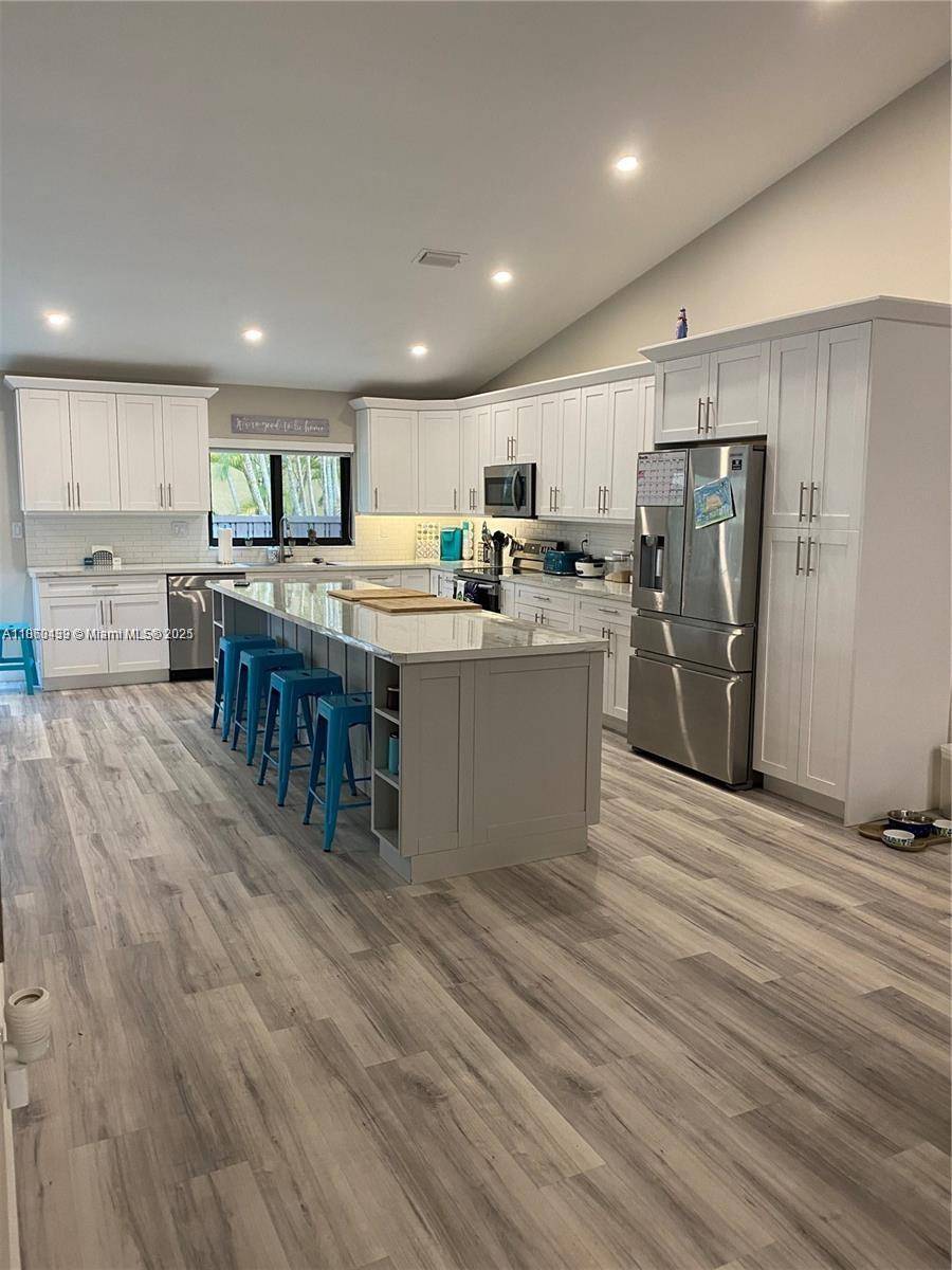 Hialeah, FL 33018,8848 NW 188th St
