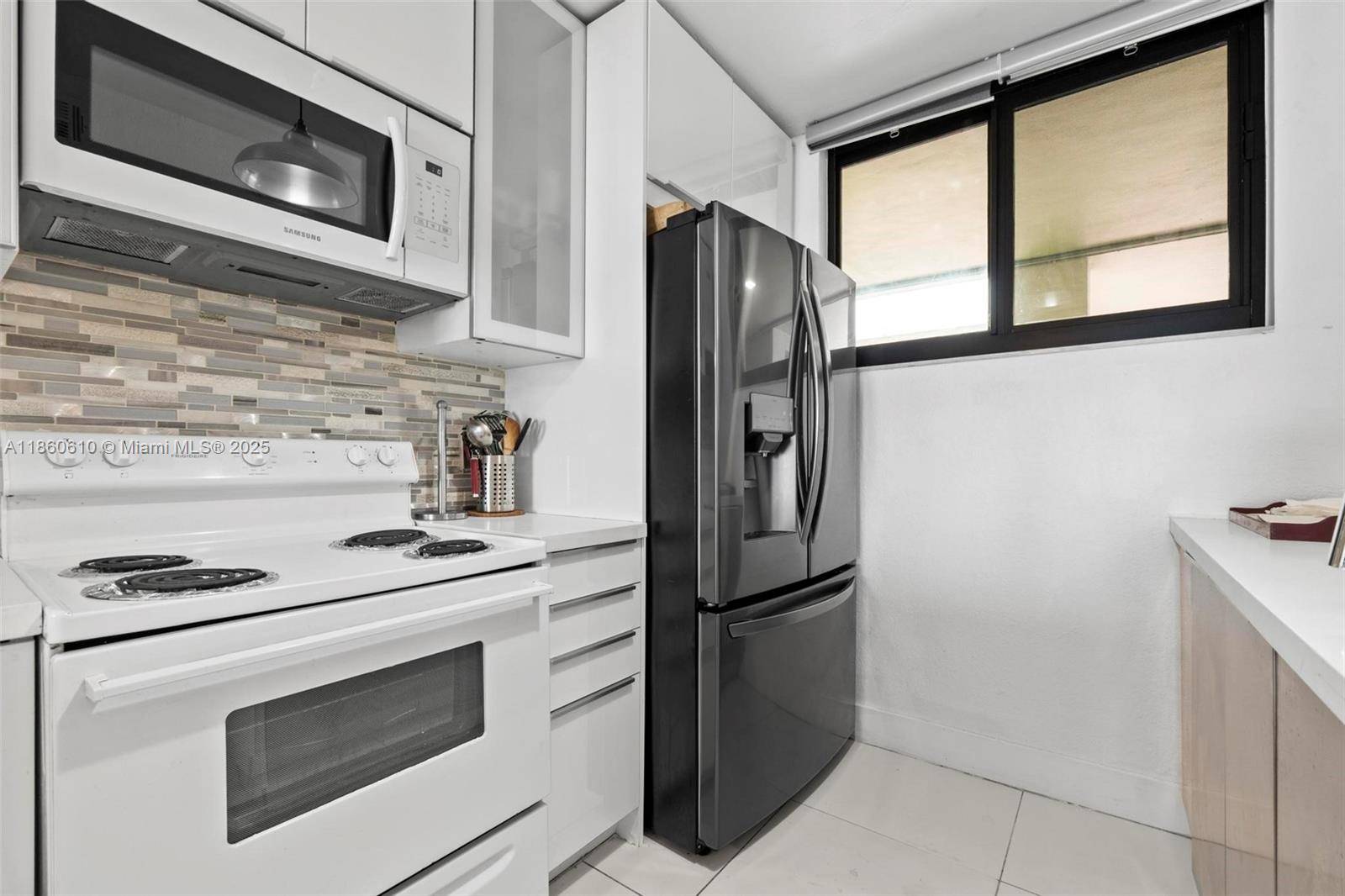 Oakland Park, FL 33309,109 Lake Emerald Dr #105