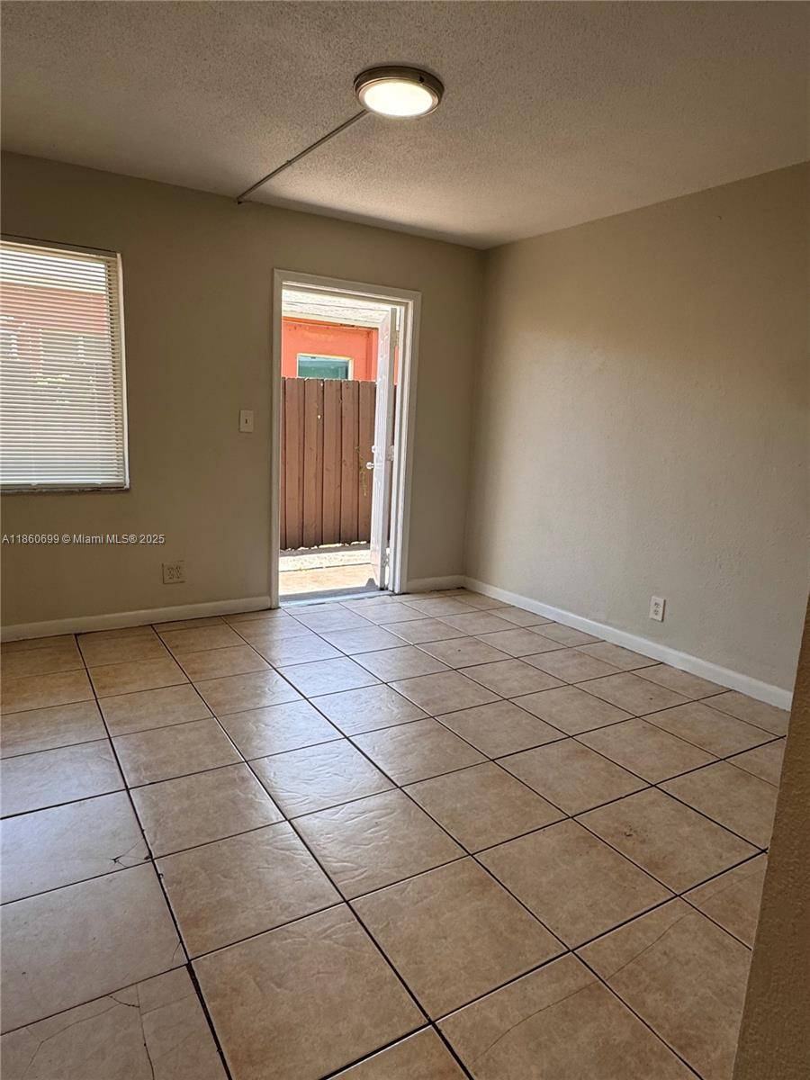 Hollywood, FL 33020,2324 Madison St #21