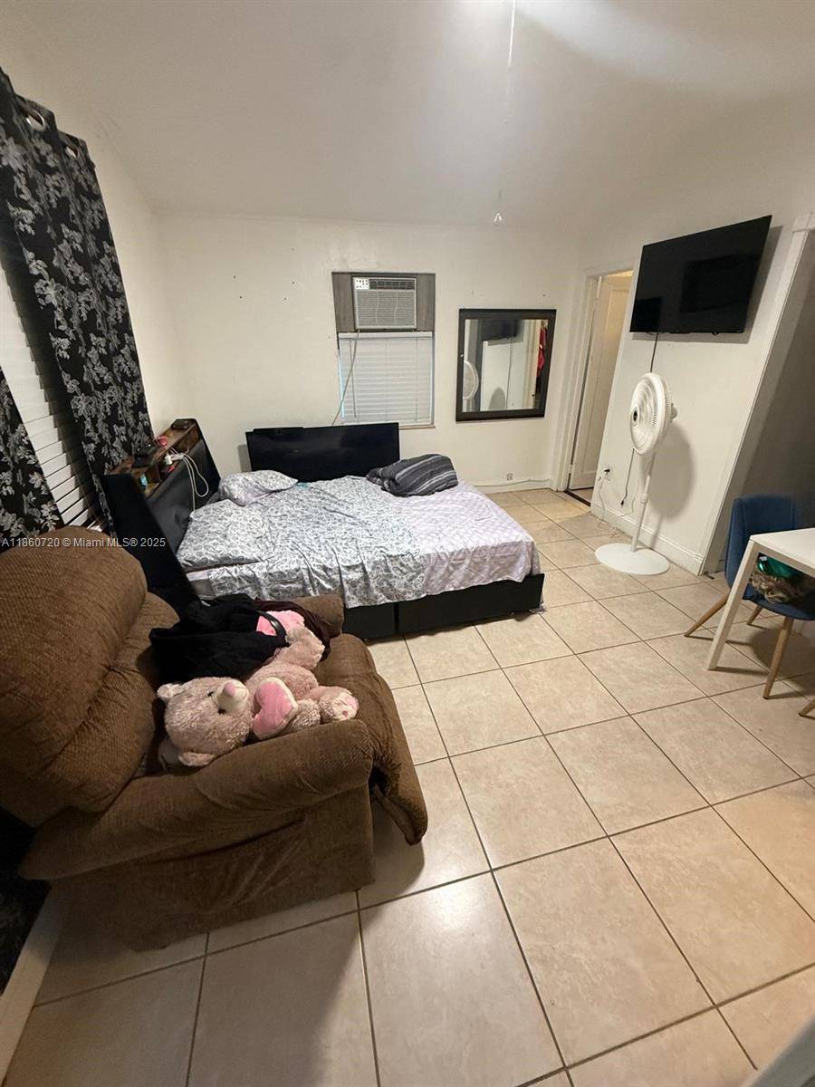 Miami Springs, FL 33166,633 Mokena Dr #1