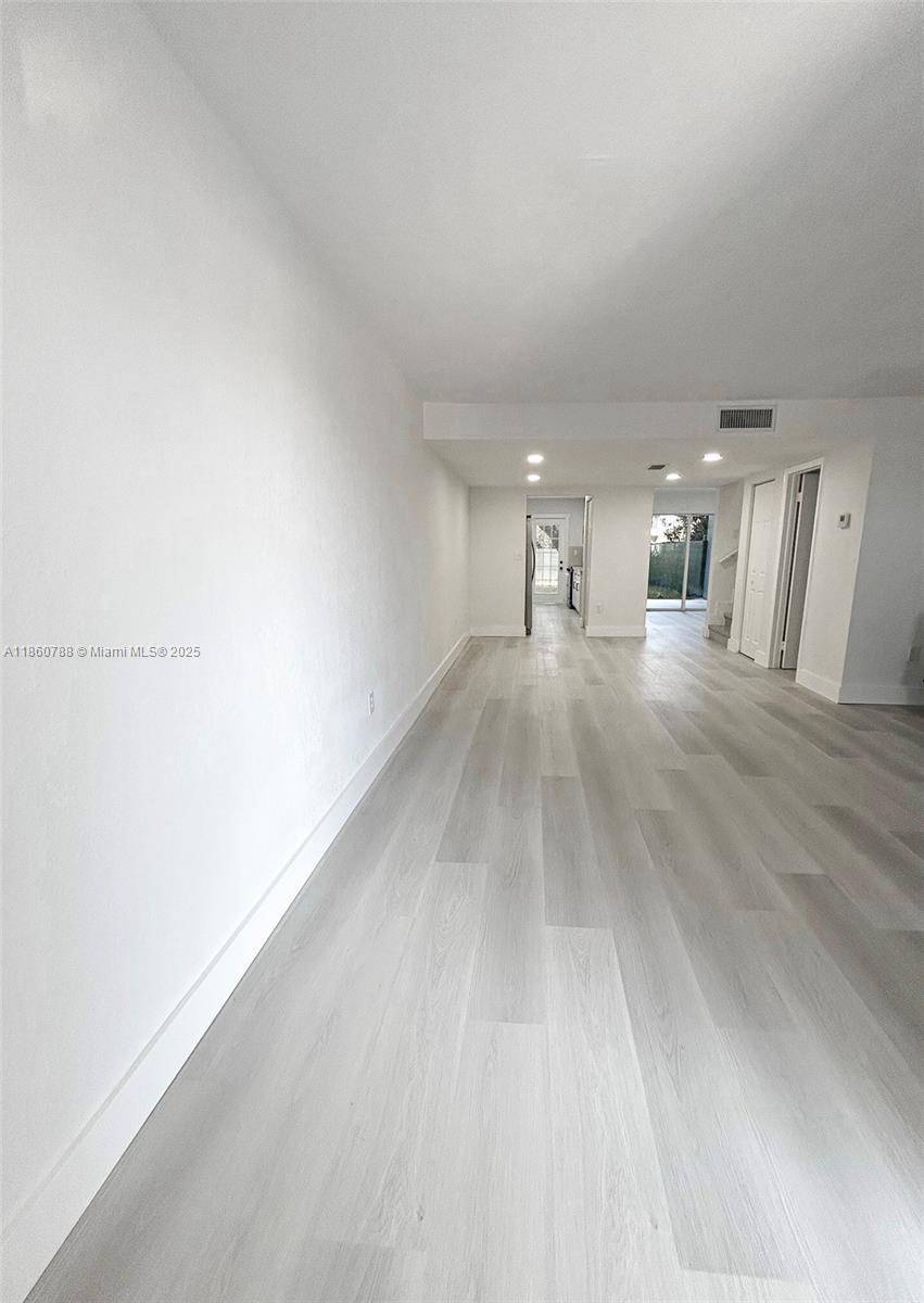 Hialeah, FL 33014,969 W 79th St