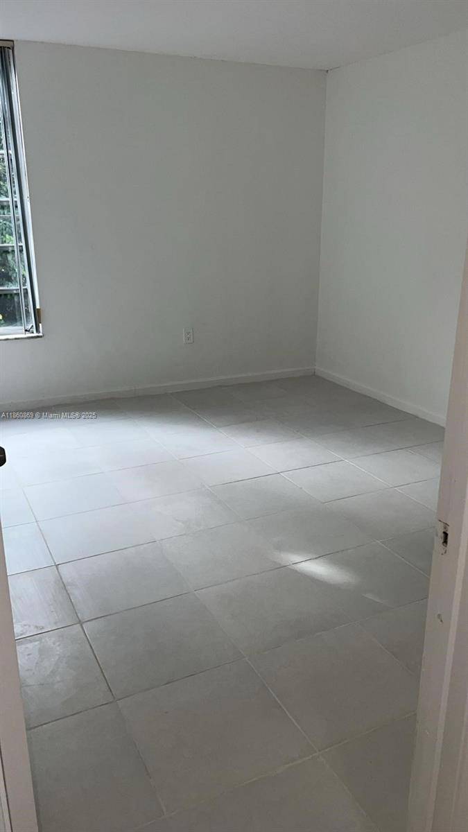 Miami, FL 33172,8860 Fontainebleau Blvd #403