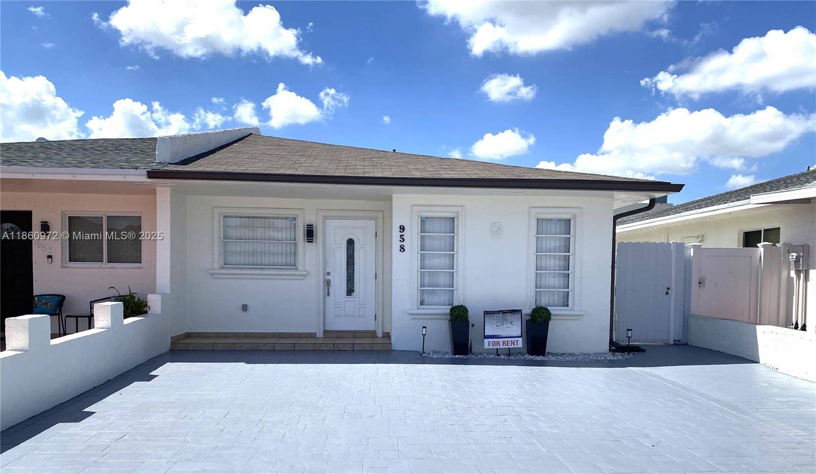 Hialeah, FL 33012,958 W 39th Pl
