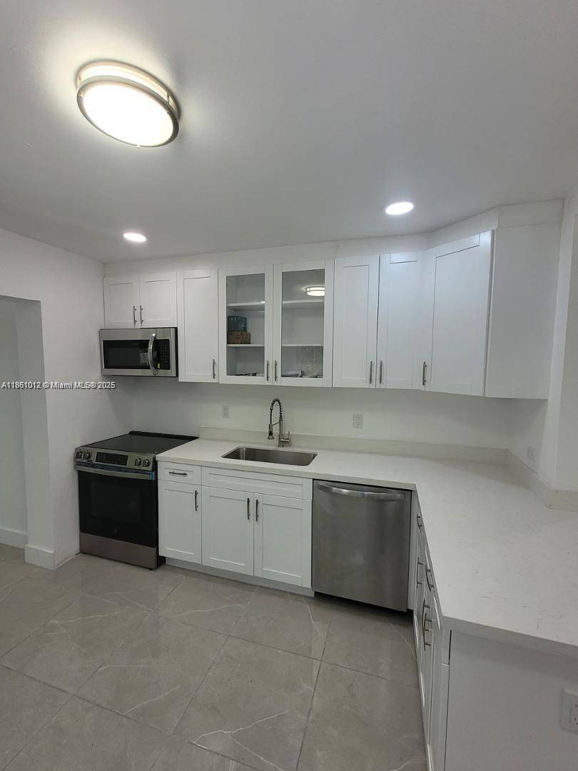Hollywood, FL 33020,2823 Polk #0
