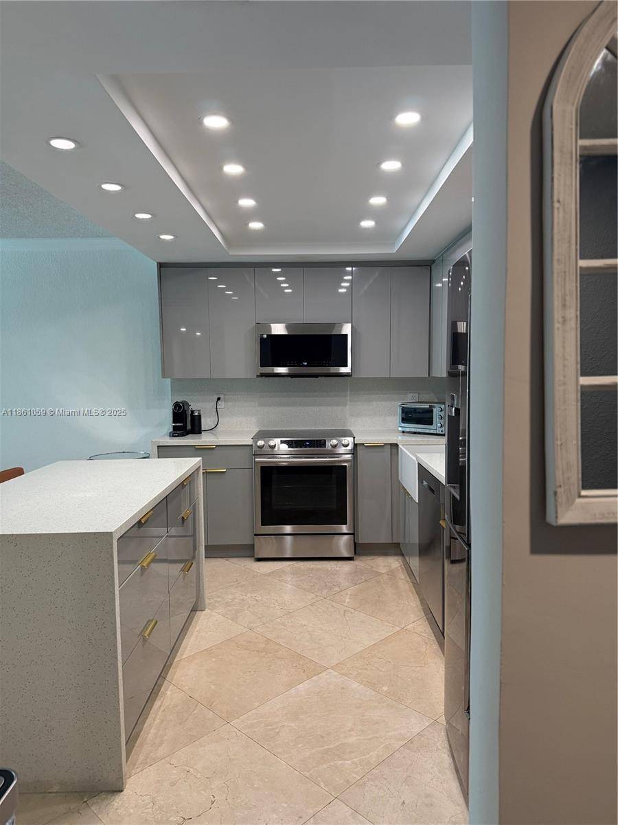 Sunny Isles Beach, FL 33160,19380 Collins Ave #304