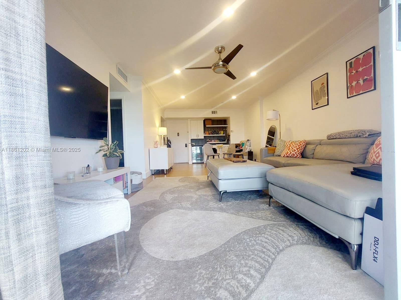 Hollywood, FL 33021,4400 Hillcrest Dr #1005A