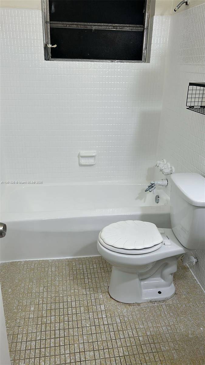 Hallandale Beach, FL 33009,201 SW 9th St #B