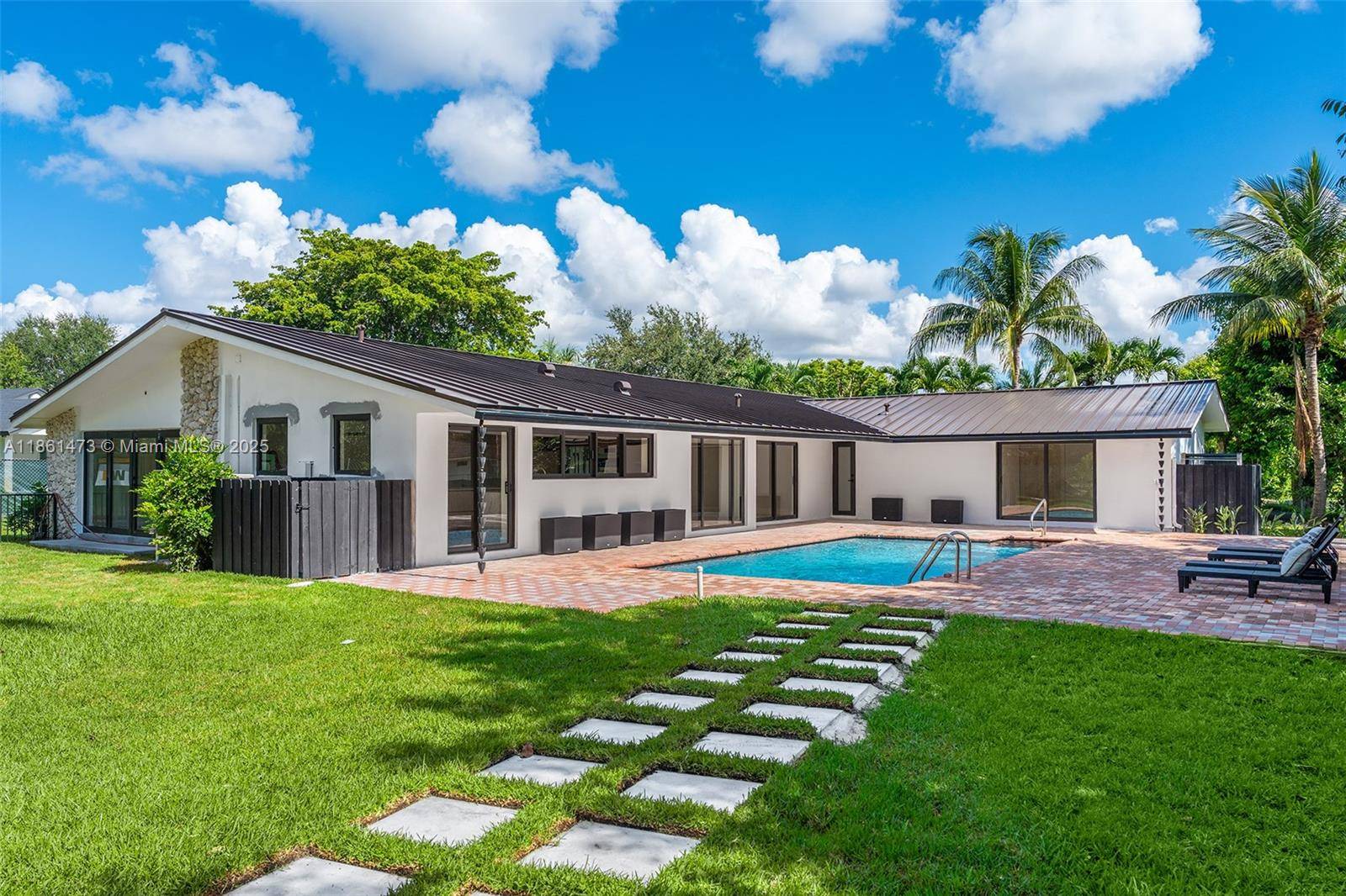 Pinecrest, FL 33156,10945 SW 75th Ct