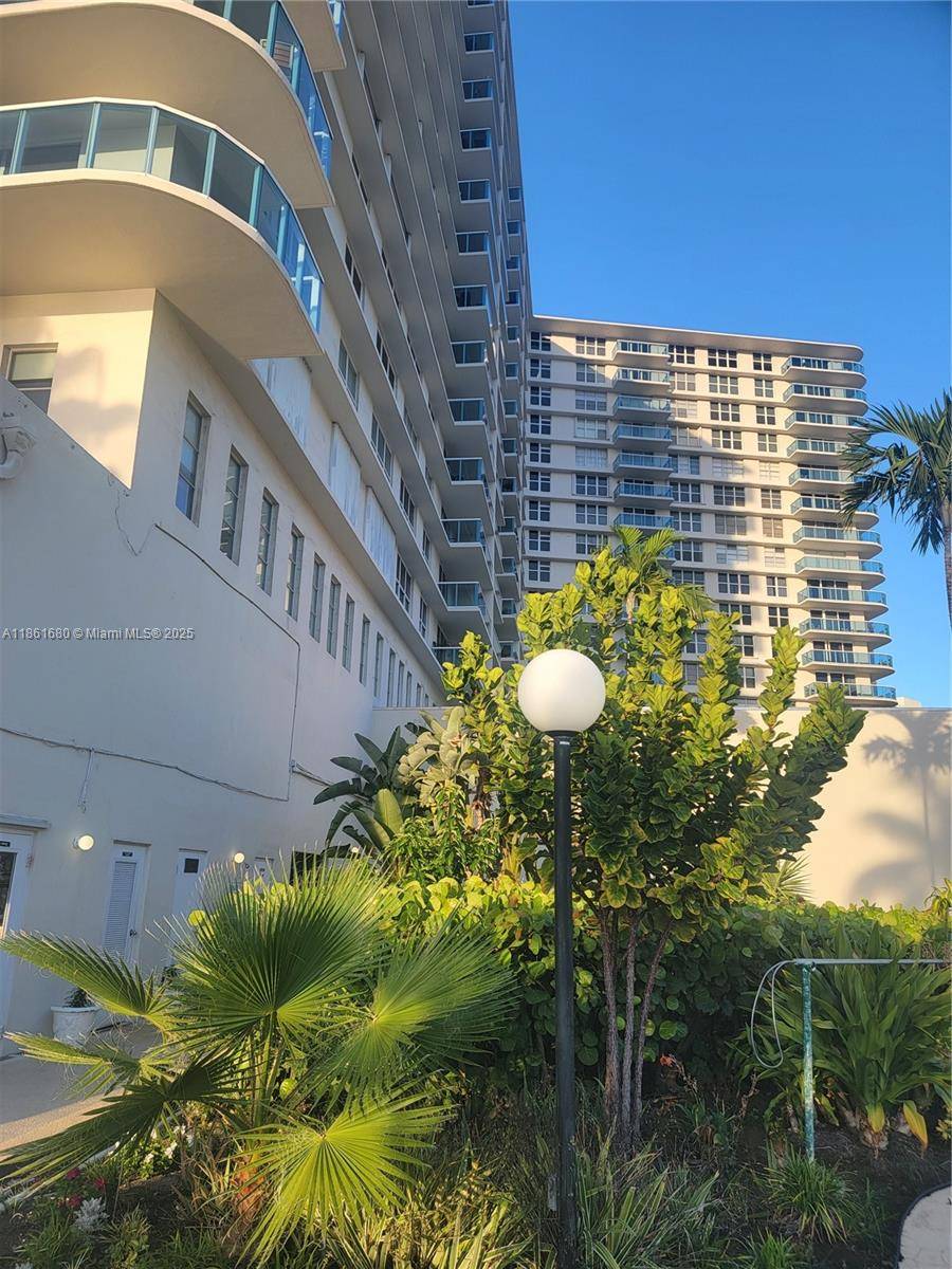 Hollywood, FL 33019,3800 S Ocean Dr #309