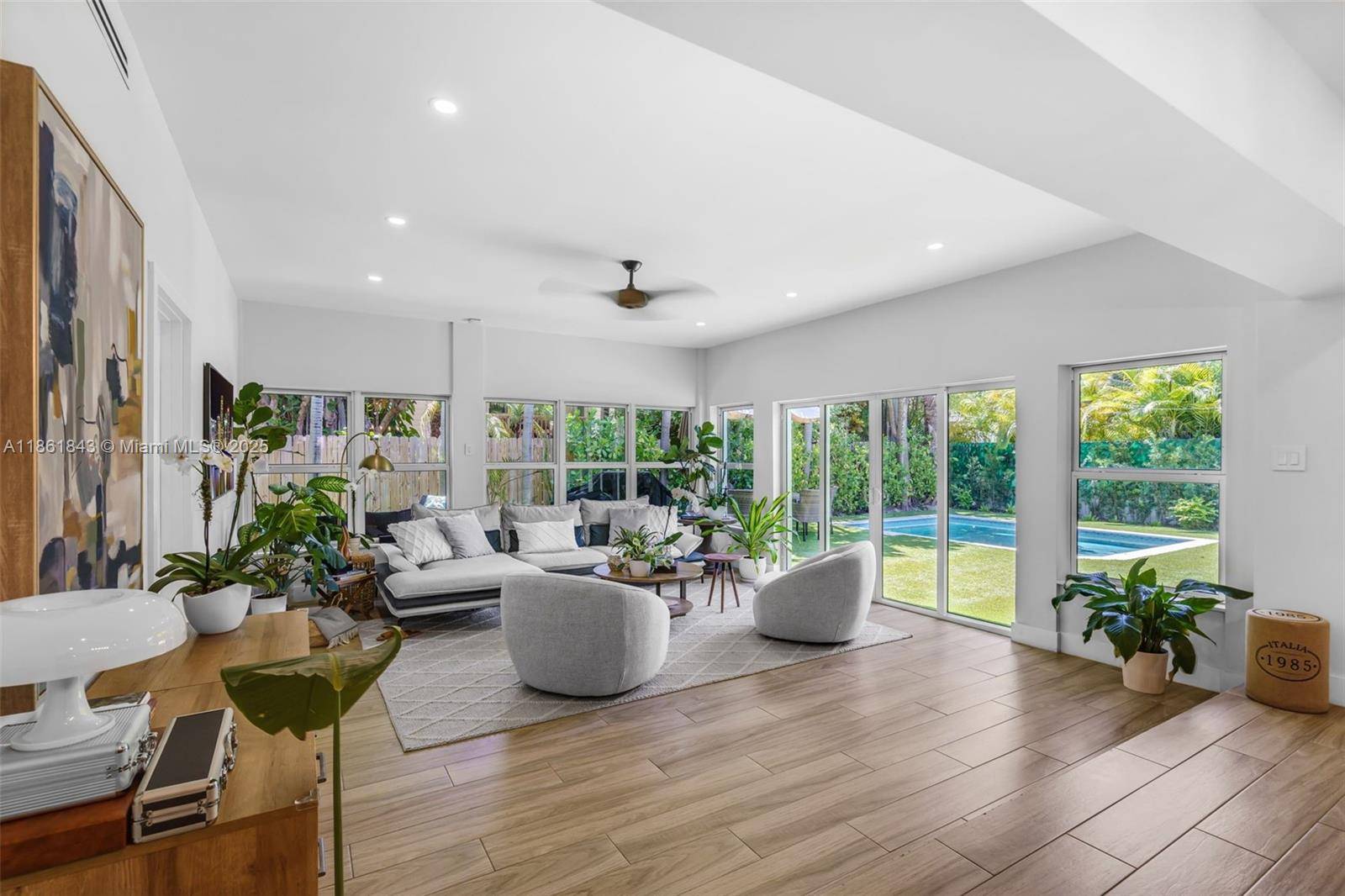 Key Biscayne, FL 33149,653 Glenridge Rd