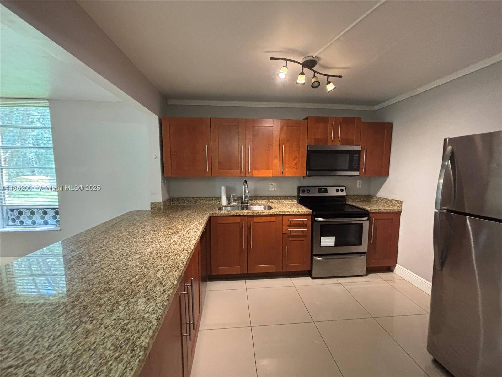 Plantation, FL 33325,400 COMMODORE DR #107