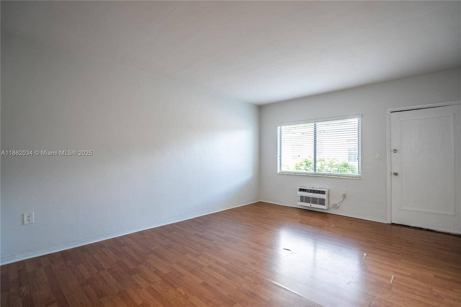 Miami Beach, FL 33141,7315 Harding Ave #12A