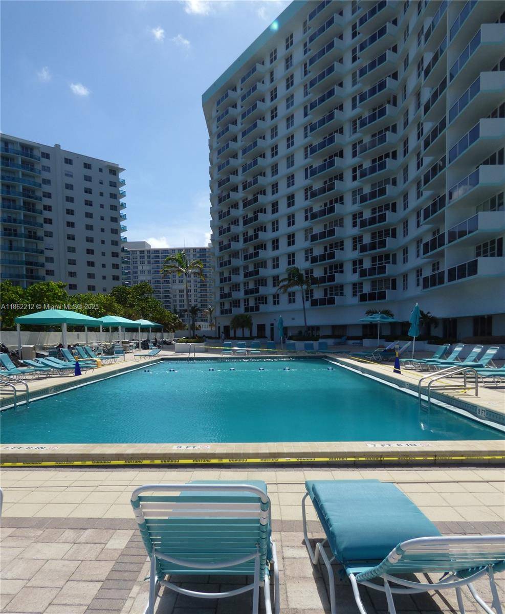 Hollywood, FL 33019,3725 S Ocean Dr #1419