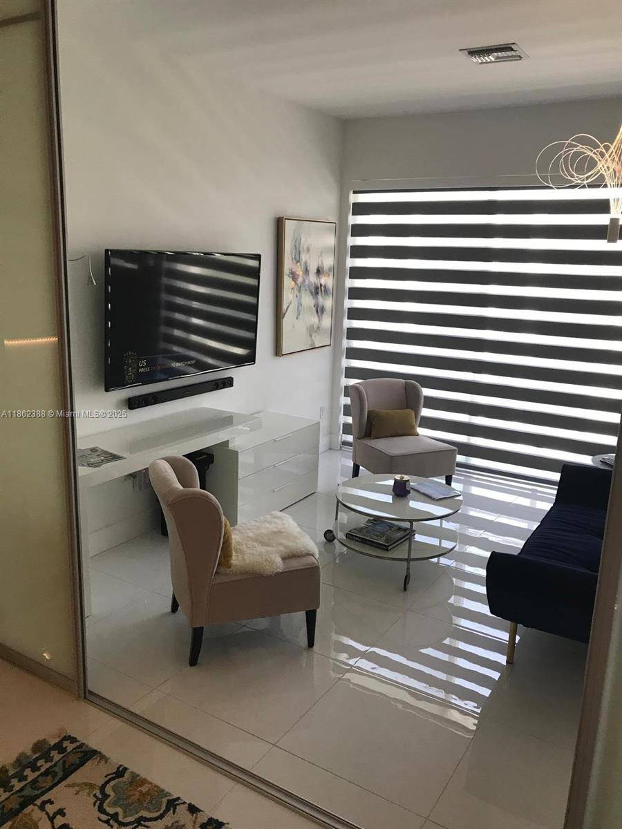 Fort Lauderdale, FL 33304,1045 NE 18th Ave #401