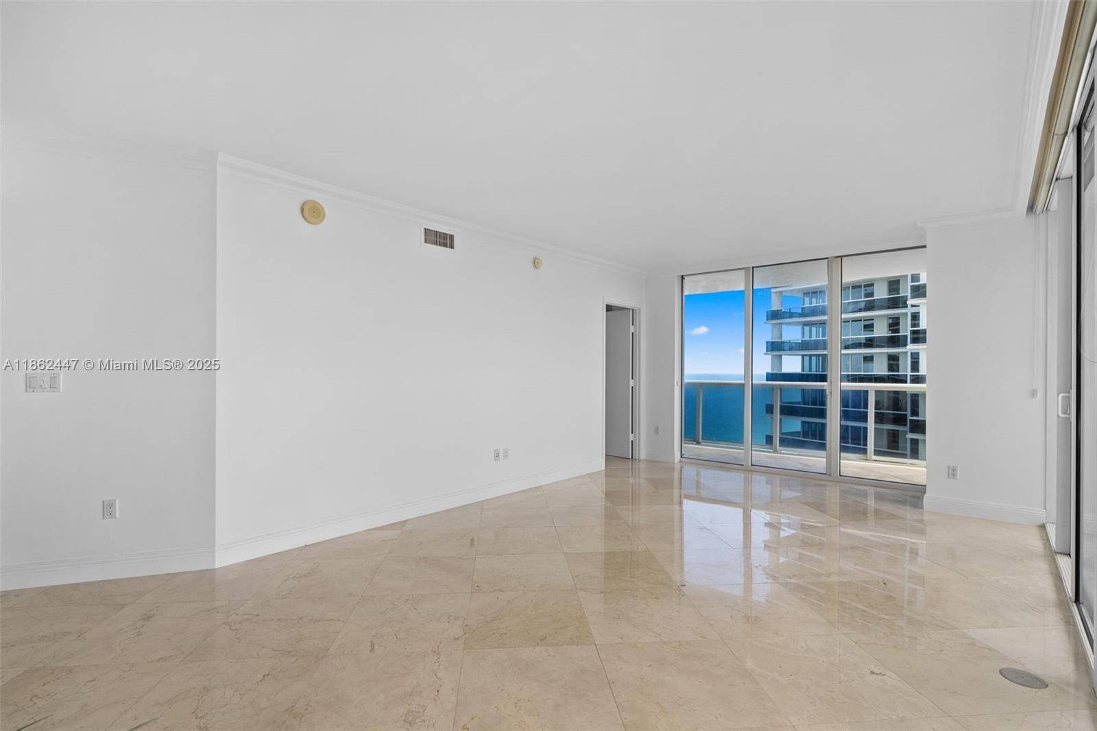 Hallandale Beach, FL 33009,1830 S Ocean Dr #3706