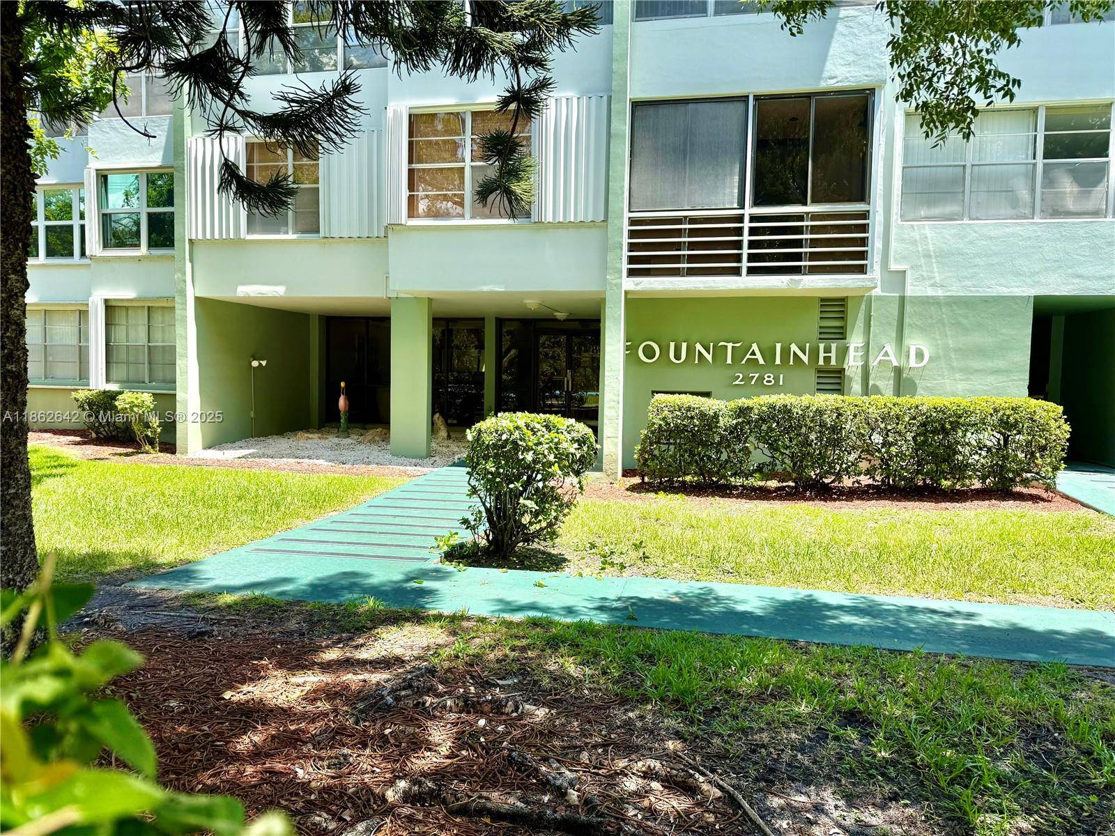 Hollywood, FL 33020,2781 Taft St #208