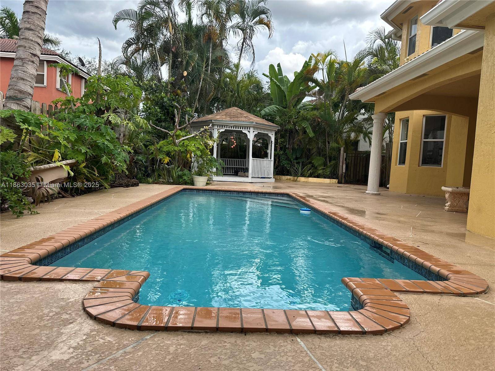 Miami, FL 33193,6049 SW 165th Ave