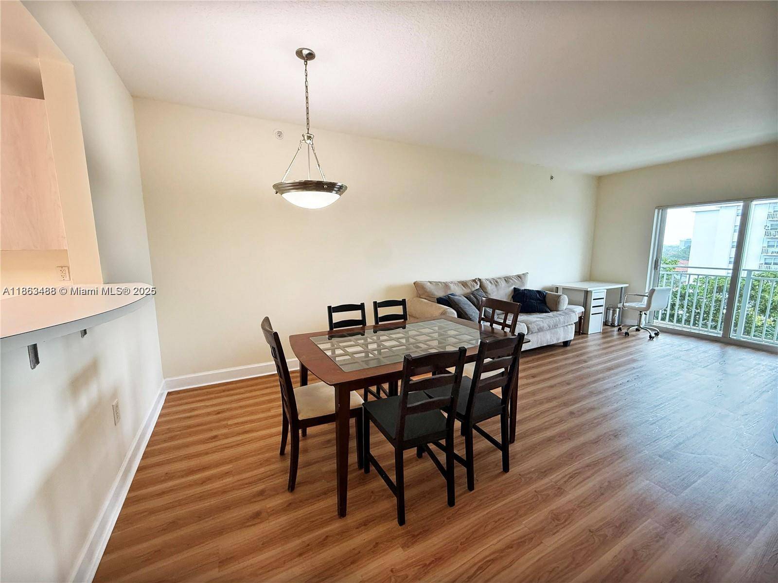Coral Gables, FL 33134,50 Menores #517